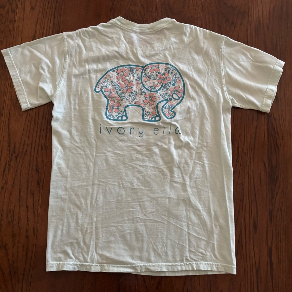 Ivory Ella Pale Mint Green T-Shirt - Women's Small